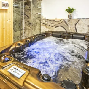 Harrachov: apartmán s vlastní vířivkou i saunou, jídlo