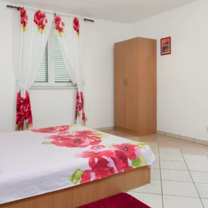 Chorvatsko: apartmány s bazénem, na pláž 400 m