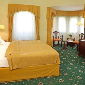Pobyt ve 4* hotelu ve Varech: snídaně nebo polopenze