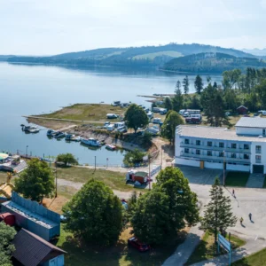 Nově postavený Hotel Prístav*** u Oravské přehrady