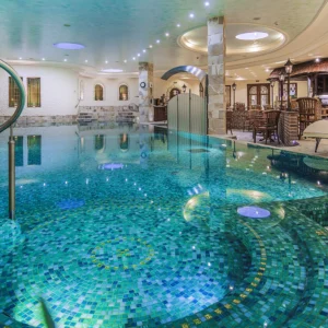 5* hotel Plaza v Karlových Varech s luxusním wellness
