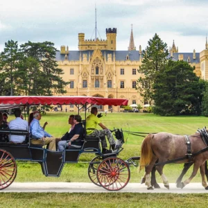 Pobyt v Lednici: polopenze, víno a jízda v kočáru