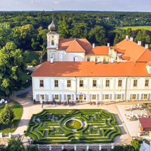 Pobyt na zámku: labyrint, polopenze i wellness