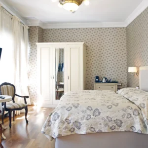 Pobyt ve Varech: bazén, sauna i relaxační procedury