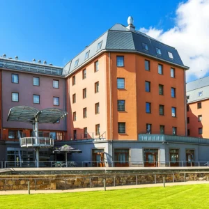 Courtyard Marriott Pilsen se snídaní či polopenzí