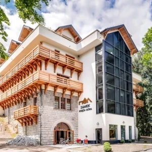 Bývalý hrad v polských Krkonoších: strava i wellness