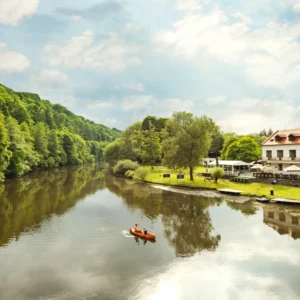 Pobyt v pokoji nebo chatce přímo u břehu řeky Sázavy