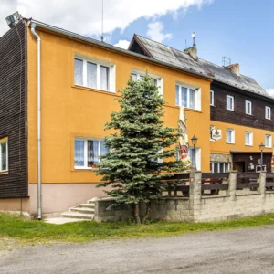 Krušné hory: horský hotel se stravou a saunou