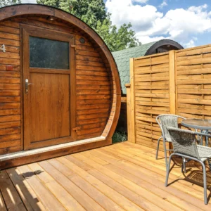 Jeseníky: penzion či obytné sudy i pivní lázně