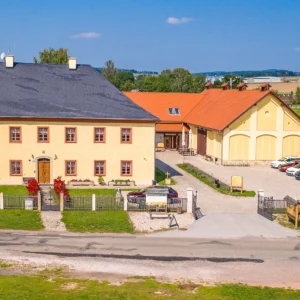 Dubenec: pobyt na bývalé faře se snídaní a vířivkou