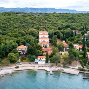 Léto na Krku: snídaně či polopenze, pláž a děti zdarma