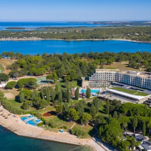 Letní dovolená v Poreči: bazén, pláž a animace