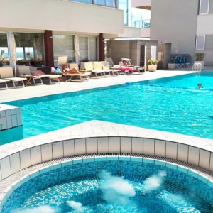 Dovolená v Rimini: 4* hotel u pláže, strava i bazén