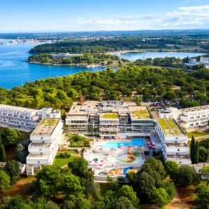 Poreč: pláž, bazény, jídlo, dítě do 12 let zdarma