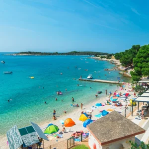 Pobyt u chorvatské Puly: ubytování přímo na pláži, snídaně
