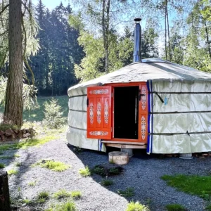 Netradiční relax 17 km od Adršpachu: jurta se saunou