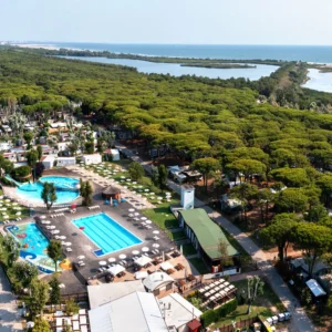 Rodinné letovisko v Itálii s bazény a písečnou pláží