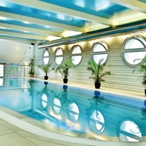 4* pobyt ve Varech: polopenze, wellness i masáže