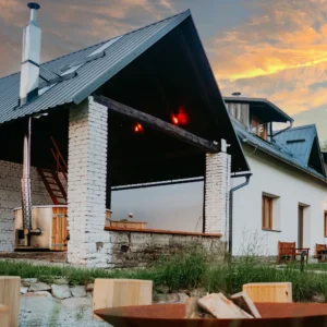 Vila v Beskydech s krbem, saunou i koupacím sudem