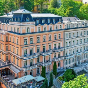 4* pobyt ve Varech: polopenze, wellness i procedury