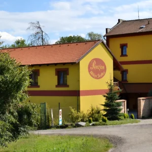 Pohodový pobyt u Valtic s polopenzí i lahví vína