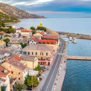 Apartmány s balkonem v chorvatském Karlobagu