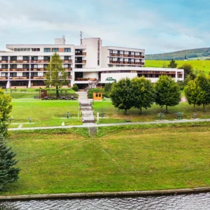 Pobyt u Luhačovické přehrady s jídlem a wellness