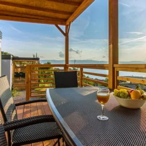 Chorvatsko: mobilní dům v kempu u oblázkové pláže