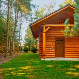 Srub u lesa: krb, horká sprcha i venkovní gril