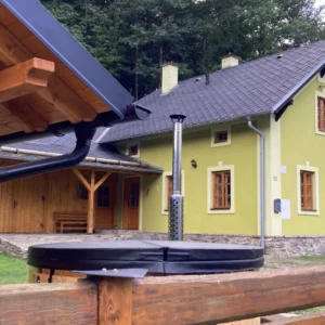 Chalupa se saunou pod Kralickým Sněžníkem