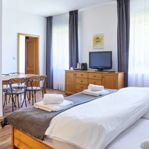 Resort na Šumavě s jídlem a wellness pro pár i rodinu