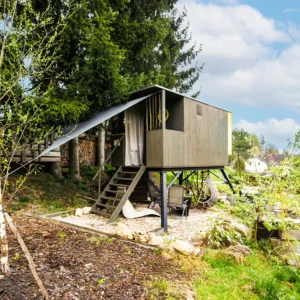 Ubytování v dřevěném posedu i s poctivou snídaní