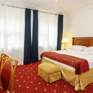 4* hotel se snídaní jen kousek od Karlova mostu