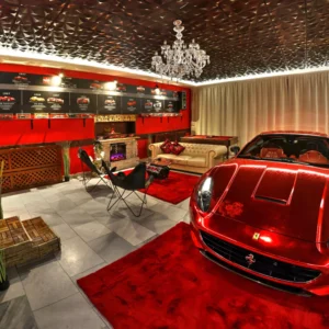 Apartmán s vozem Ferrari, wellness a herní konzolí