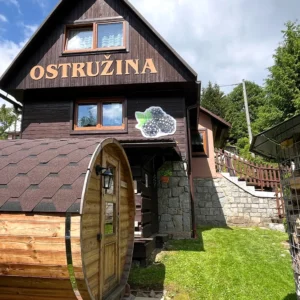 Krásná chata v Jeseníkách s horkým sudem i saunami