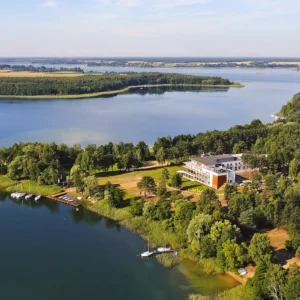 Hotelu u malebného polského jezera: jídlo a wellness