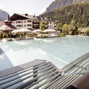 Tyrolská nádhera s polopenzí, bazény a saunovým světem