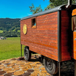 Romantika v maringotce v přírodě u Velkých Losin