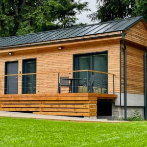 Moderní glampová chatka v Jizerských horách