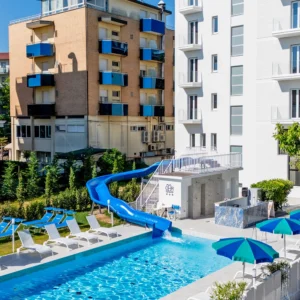 Dovolená v Rimini: plná penze, hotel 150 m od moře