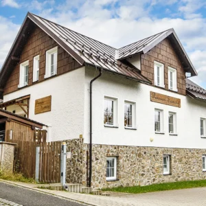 Příjemný penzion na Šumavě: snídaně, výlety i bazén