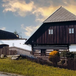 Pohádková roubenka na Šumavě: až pro 10 osob, sauna