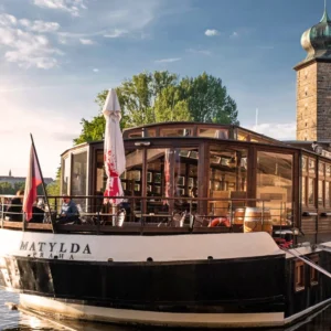 Luxusní botel na pražské náplavce, možnost snídaní