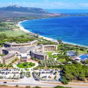 Sardinie: 4* hotel na pláži, all inclusive light, bazény