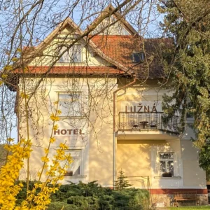Luhačovice na pohodu: hotel se snídaní blízko kolonády