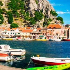 Omišská riviéra: apartmány nedaleko písčité pláže