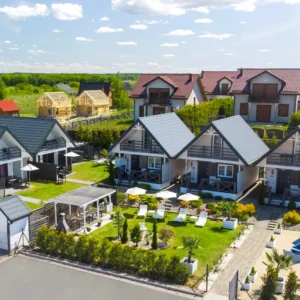 Prázdninové domky u Baltu pro 7 osob: vířivka i bazén