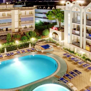 Lignano: 4* hotel u pláže, jídlo i bazén s vířivkou