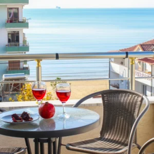 4* Albánie: apartmán u pláže, letenky, snídaně