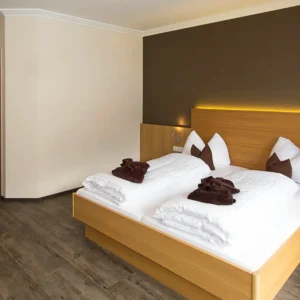 Zima v rakouských Alpách: jídlo, sauny a dítě zdarma